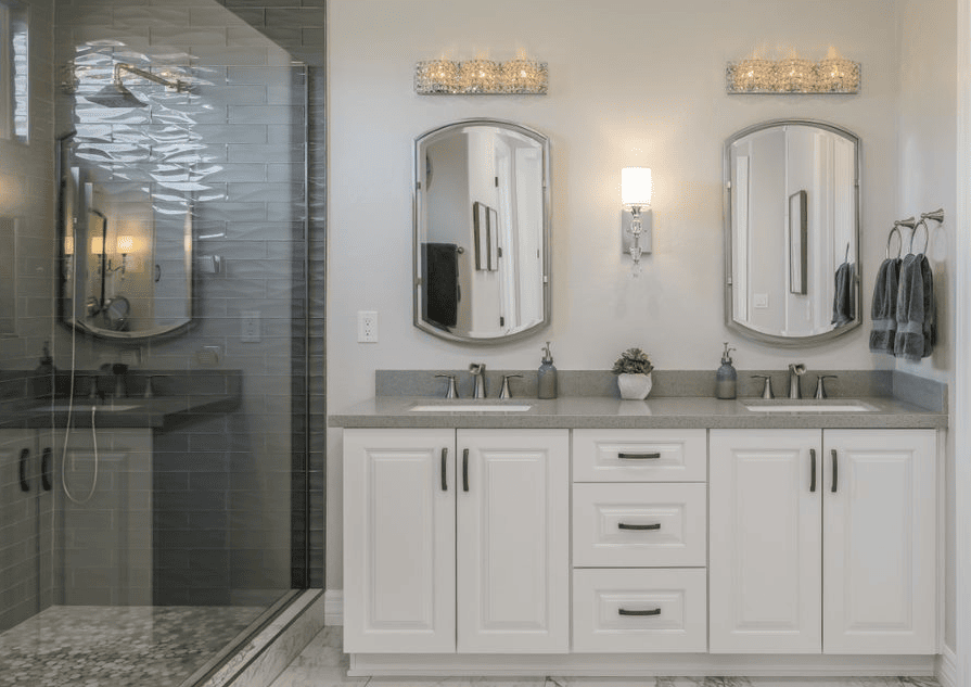 Silver bathroom faucet style